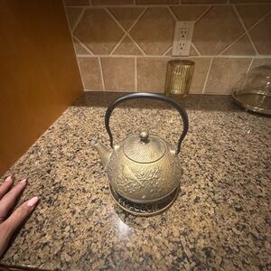 Teavanna Elegant Gold Cast Iron Teapot with Black Handle and Stand